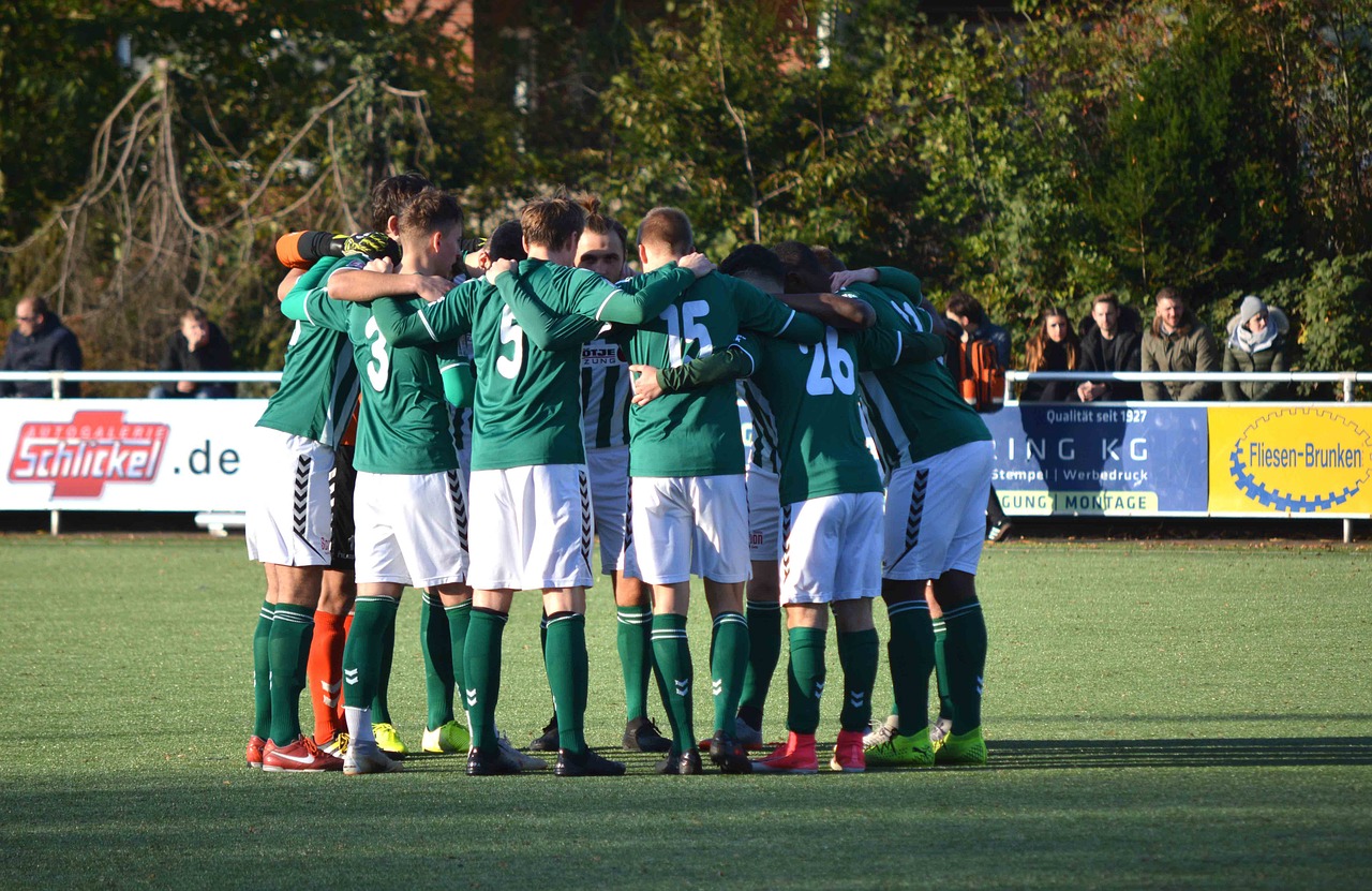 安全游戏环境的创建是否应该是游戏公司的主要职责之一？ 