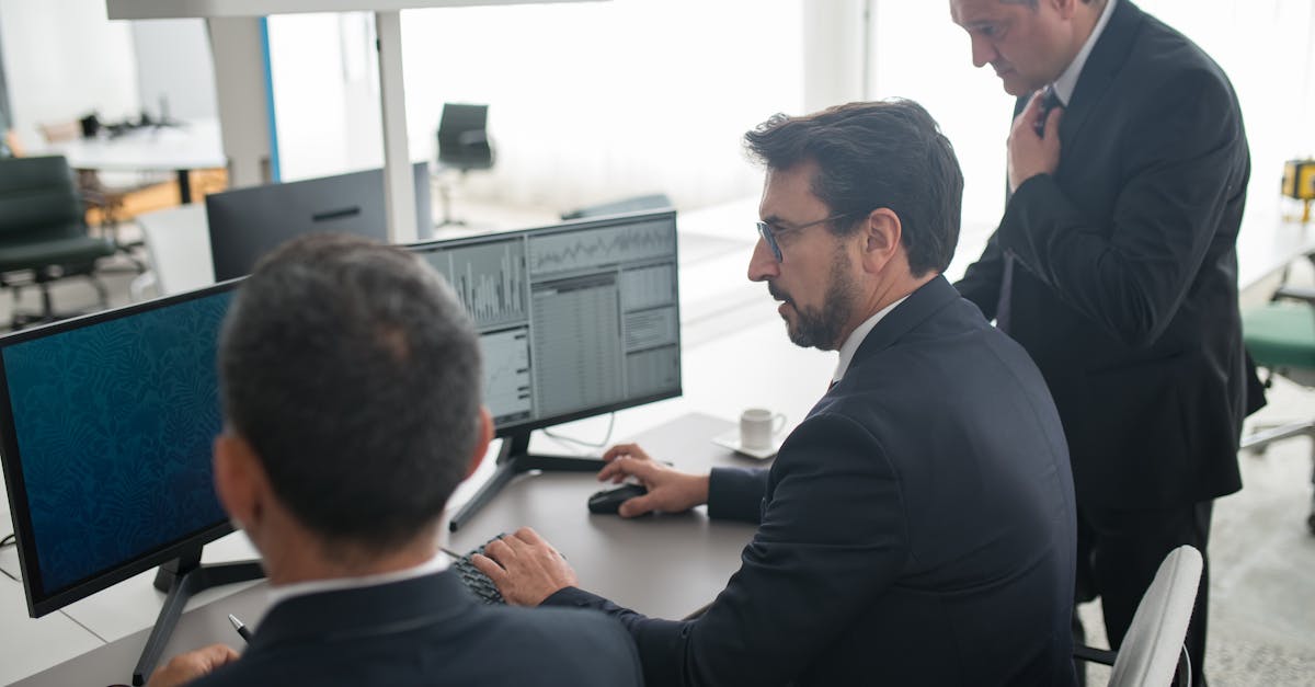 如何进行竞争对手分析，以改进SEO策略？